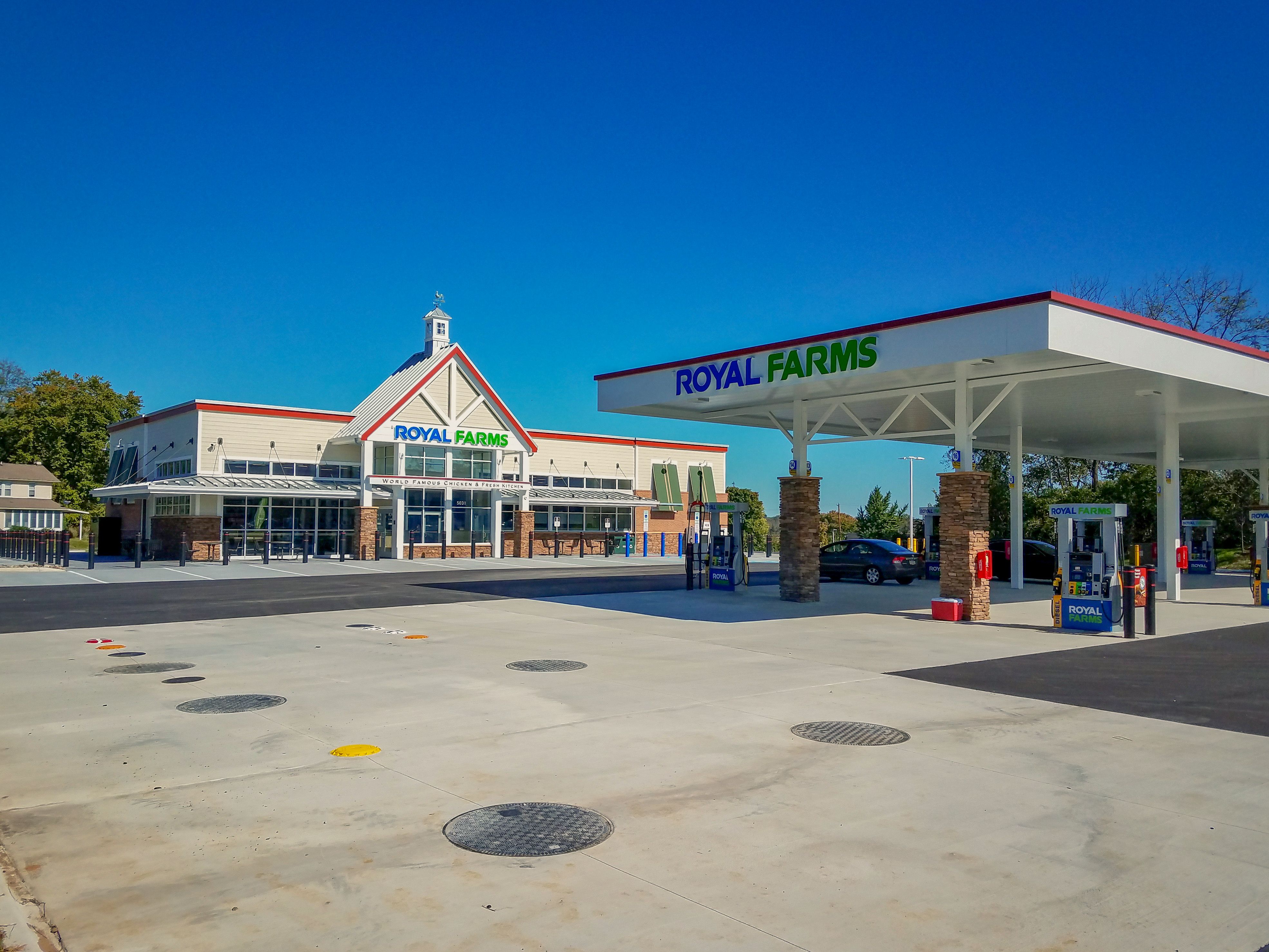 Picture of the outside of a Royal Farms gas station
