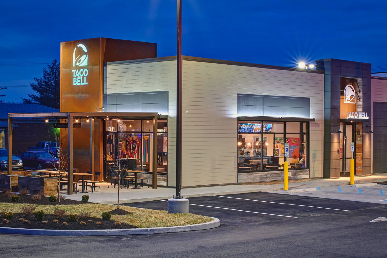 Picture of the outside of a Taco Bell restaurant